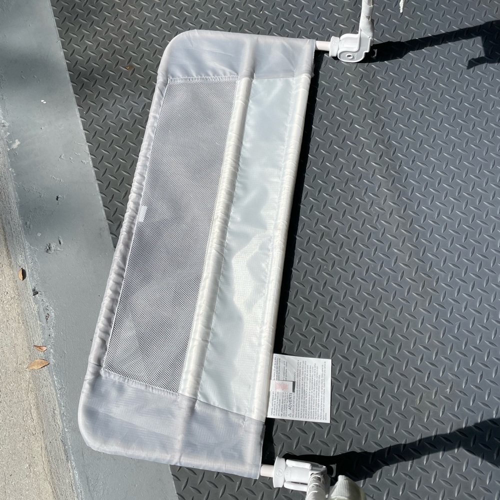 Munchkin toddler bed rail